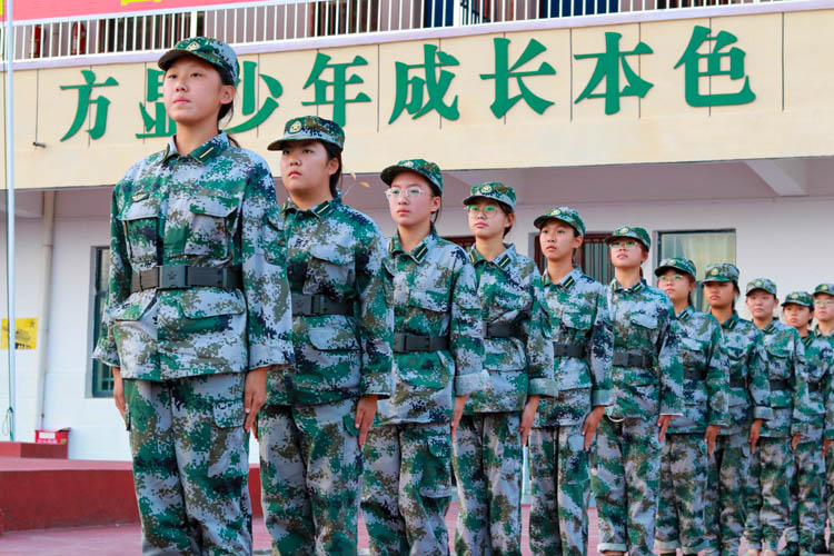 全封閉軍事化學(xué)校小學(xué)(封閉式學(xué)校一學(xué)期多少錢)