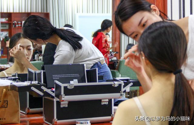 女孩職業(yè)學(xué)校學(xué)什么專業(yè)好就業(yè)(女孩初中讀什么職業(yè)學(xué)校好)