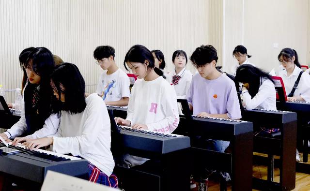 初中生讀幼師去哪所學(xué)校比較好(初中生去哪里讀幼師)