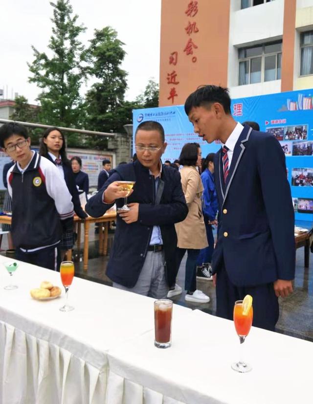 四川省崇州市職業(yè)中專學校(四川省崇州市職業(yè)中專學校校長)